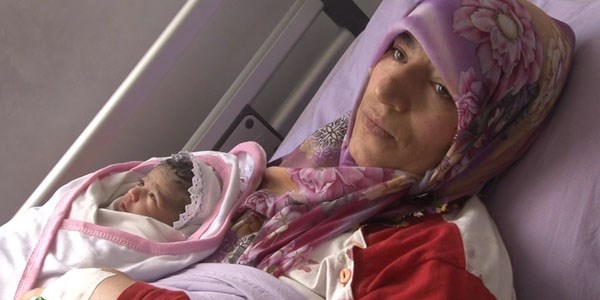 Erzurum'da 2014'ün ilk bebeği 'nisa' oldu