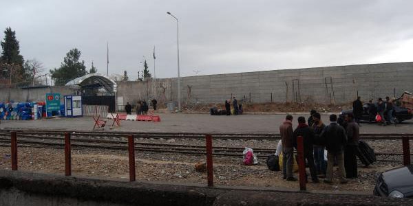 Karkamış Gümrük Kapısı'na duvar örüldü