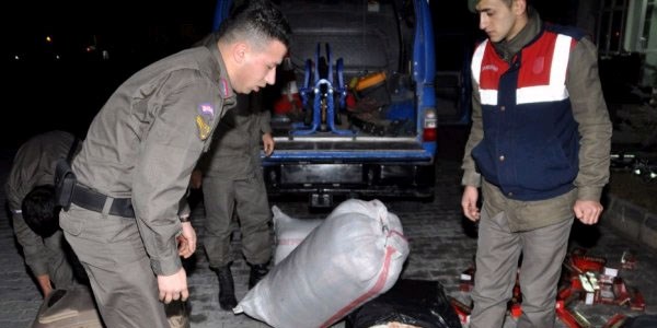 Kaçak sigaracılar jandarmadan kaçamadı