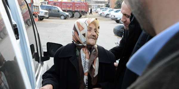 Çantası çalınan kadın, sivil polislere inanmadı