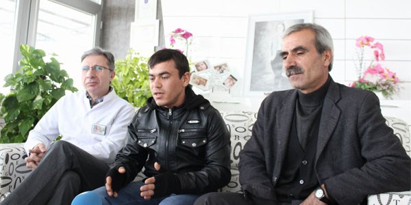18 yıl böbreğindeki sonda ile yaşadı