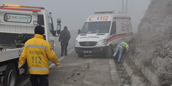 Sis ve buzlanmanın yol açtığı kazada 16 kişi yaralandı