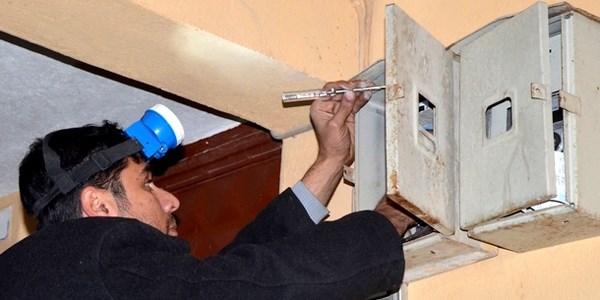 Borçlu abonenin elektriğinin kesilmesine başlandı