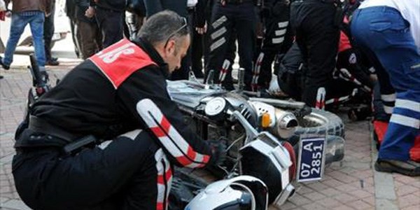 Yunus polisleri kaza yaptı: 2 yaralı