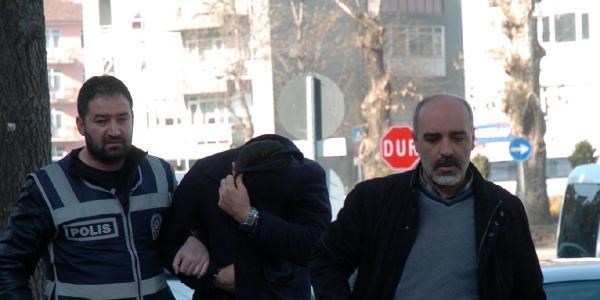 Emlakçı fuhşa aracılıktan gözaltına alındı