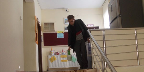 1 Nisan Anaokulu dezenfekte ediliyor