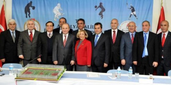 Spor sahasız okul kalmayacak