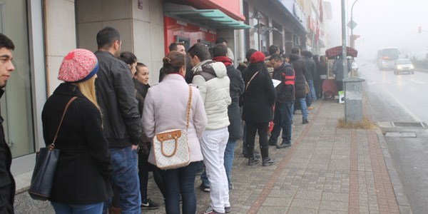 Ekmek değil burs ve kredi kuyruğu