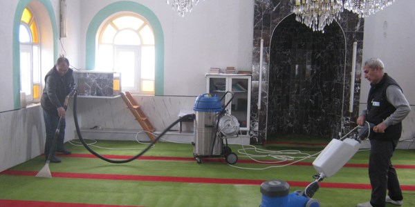 Belediyeden köy camilerinde temizlik
