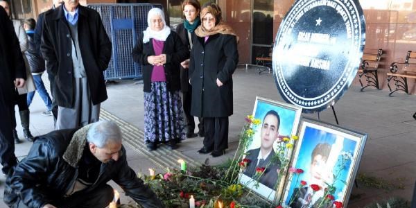 Diyarbakır'daki uçak kazasında ölen 75 kişi anıldı