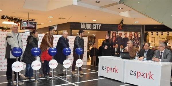 Espark'ta yılbaşı çekilişinde ödüller sahiplerini buldu