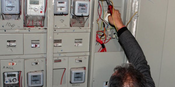 Borçlu abonenin elektriği kesiliyor