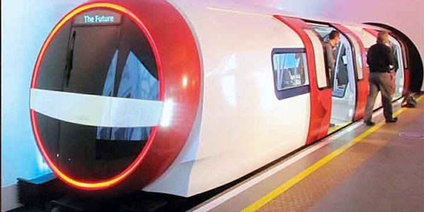 Makinistsiz metro yola çıktı