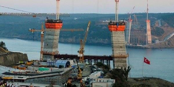 3. Boğaz Köprüsü'nde yolun yarısı geçildi