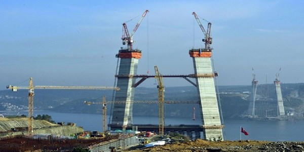 3. Boğaz Köprüsü'nde yolun yarısı geçildi