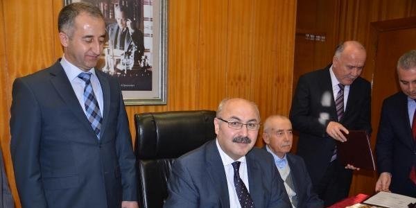Sinoplu hayırseverden eğitime bağış