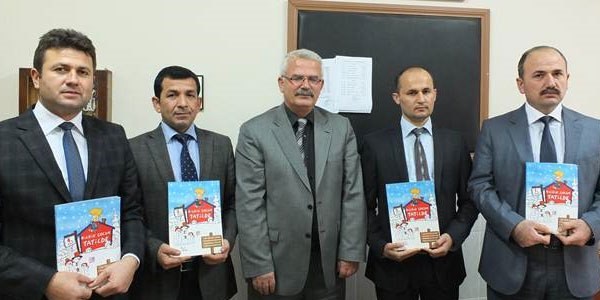 Öğretmenler, öğrenciler için tatil kitapları hazırladı