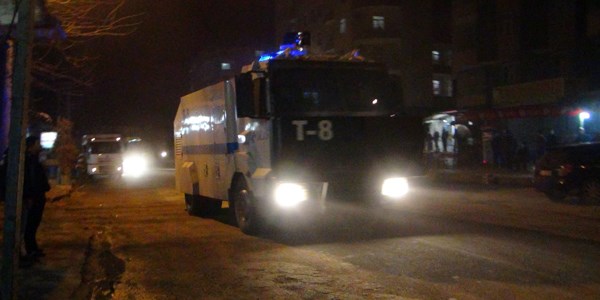 Silvan'da olaylı gece: 2 gözaltı