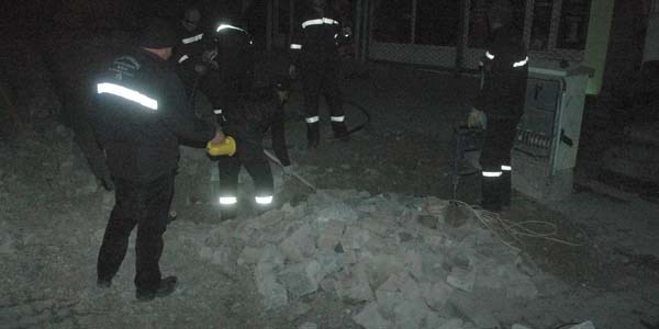 Hakkari'de aşırı yüke dayanamayan yer altı kabloları patladı
