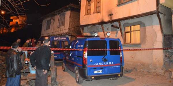 Emekli SSK personeli evinde ölü bulundu