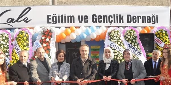 Lale Eğitim ve Gençlik Derneği açıldı