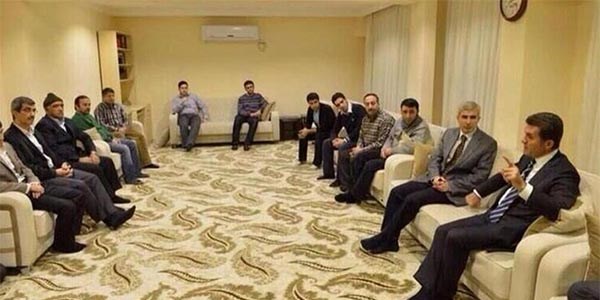 CHP'li Mustafa Sarıgül Cemaat evinde görüntülendi
