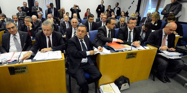 Komisyonda 'korsan sendika' tartışması