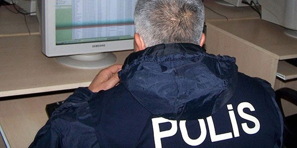 Görevden alınan polisler önemli bilgileri de almış