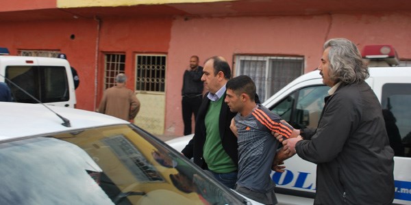 Eşini dövüp kendini tuvalete kilitledi