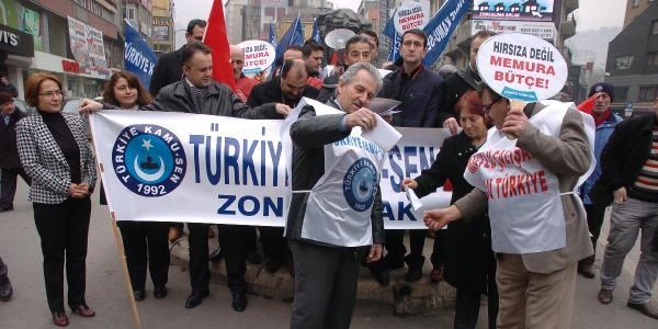 Zonguldak'ta memurlar bordro yaktı