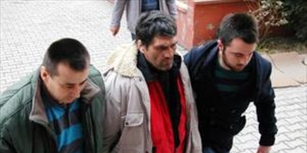 Zihinsel engelli ablasını balta ile öldürdü