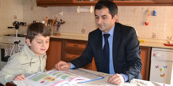 İki yıldır evinde eğitim görüyor