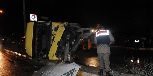 Yalova'da 4 araç birbirine girdi: 8 yaralı