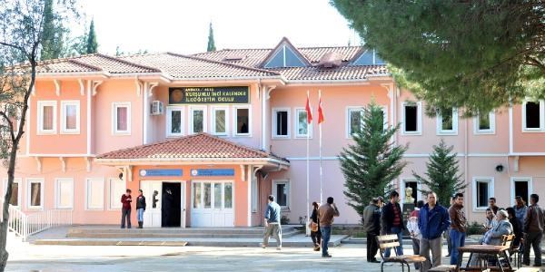 Kanalizasyondan 20 öğrenci zehirlendi iddiası