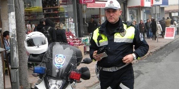 Trafik polisleri yeni motorları ile uygulama yapıyor