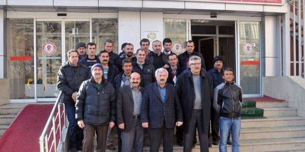 Gümüşhane'de taşeron işçiler hastane önünde eylem yaptı