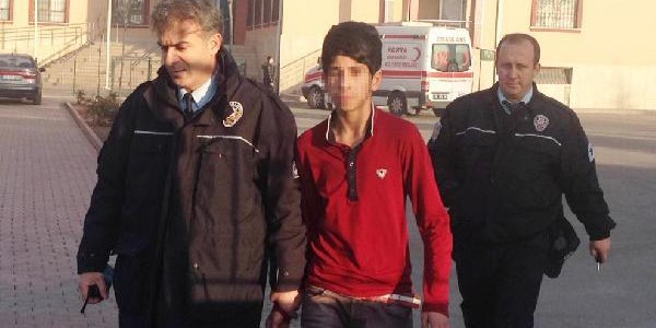 Liseli bıçakla şakalaştığı okul arkadaşını yaraladı