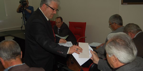 Lapseki'deki zabıtalara 211 lira fazla çalışma ücreti