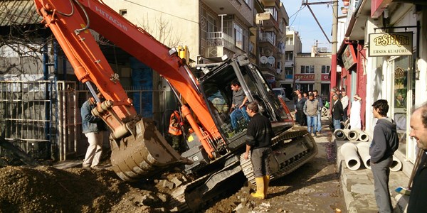 Kazdığı kuyuya düştü