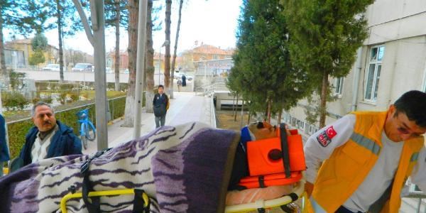Otomobil şarampole yuvarlandı: 4 yaralı