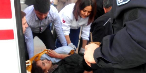 Tramvayın çarptığı stajyer avukat yaralandı