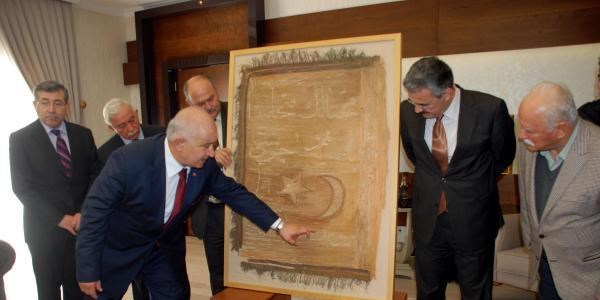 136 yıllık sancak Valiliğe emanet