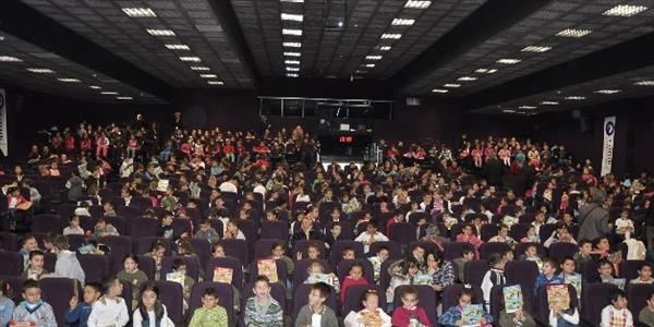 'Gamsız Aile'yi 10 bin öğrenci izledi