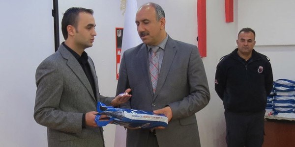Zirve yayınevi sanıklarına cezaevinde ödül verildi