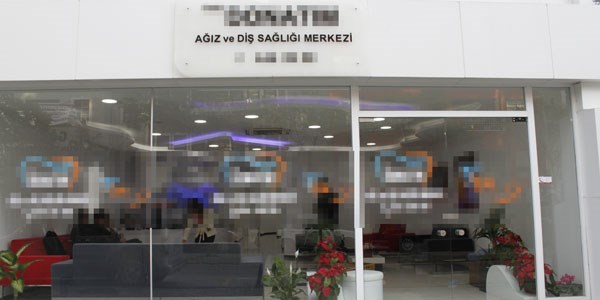 Sağlık merkezine giren hırsız çalışanların cüzdanlarını çaldı