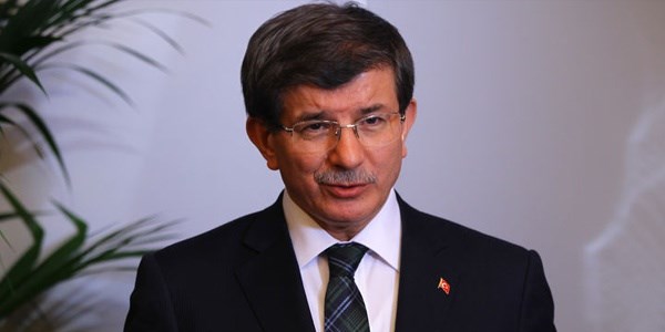 Davutoğlu: Eşime hakaret edilmesin diye kapıda bekledim
