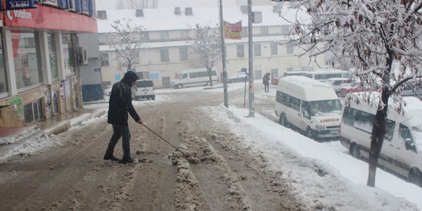Tunceli'ye beklenen kar yağdı!