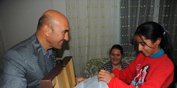 98 kitap okudu bilgisayarı kaptı