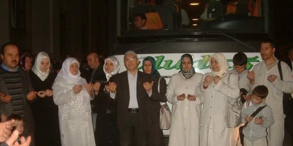 Burhaniye'de öğretmen ve öğrenciler umreye gitti