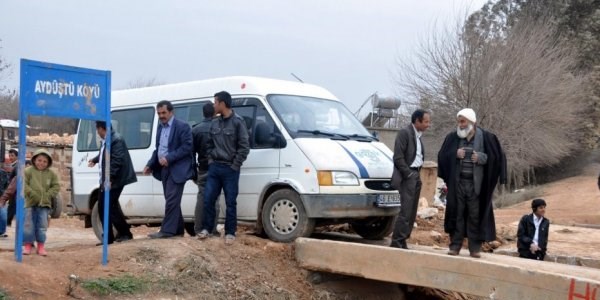 Köylüler yıkılan köprünün yapılmasını istiyor